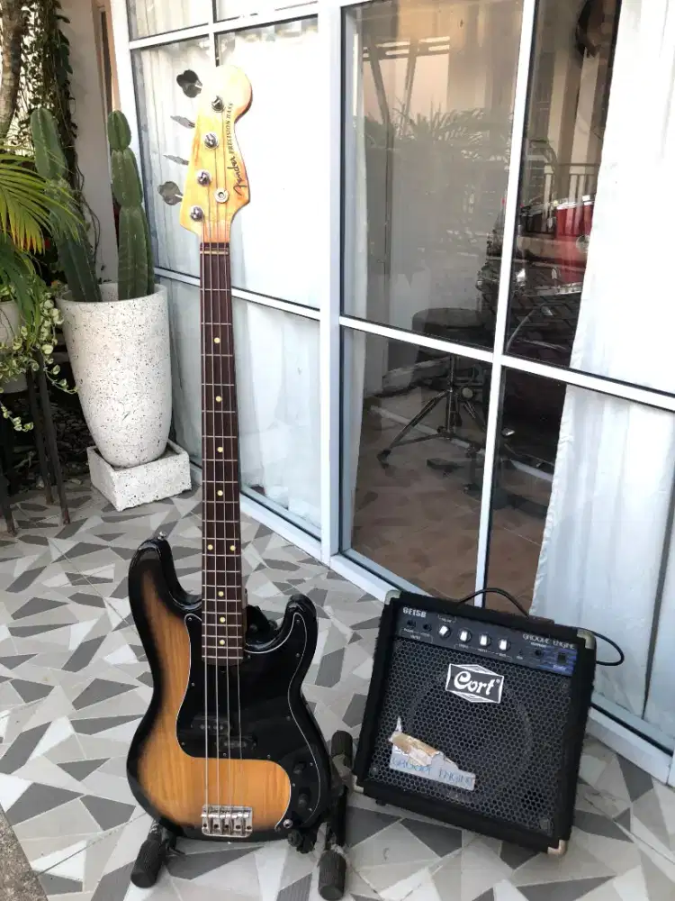 GITARBASS PLUS SPEKER SIAP UNTUK LANGSUNG DI PAKAI