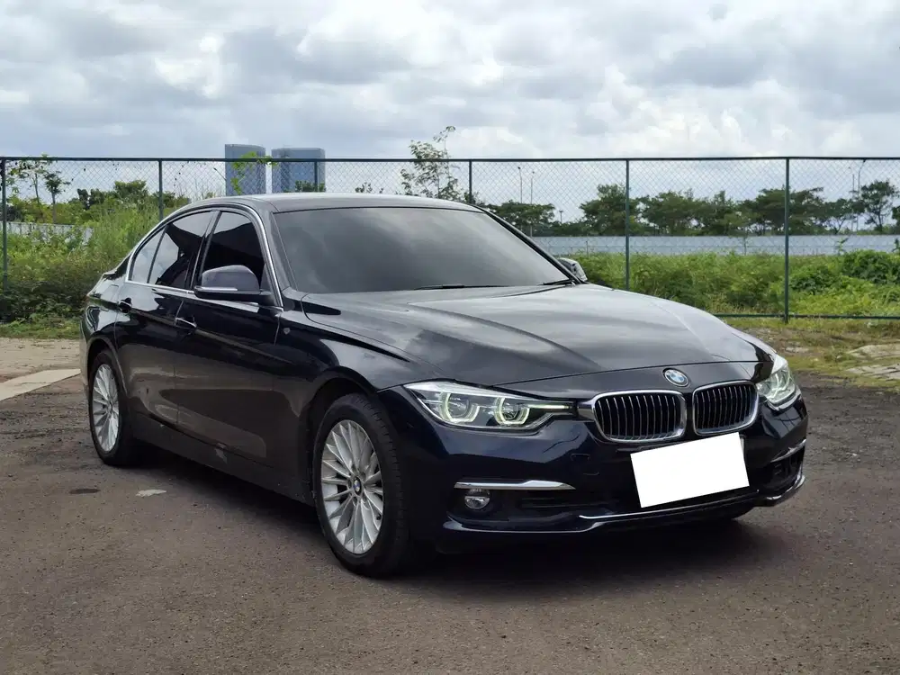KM 25 RB BMW 320i LUXURY AT 2018 Bensin