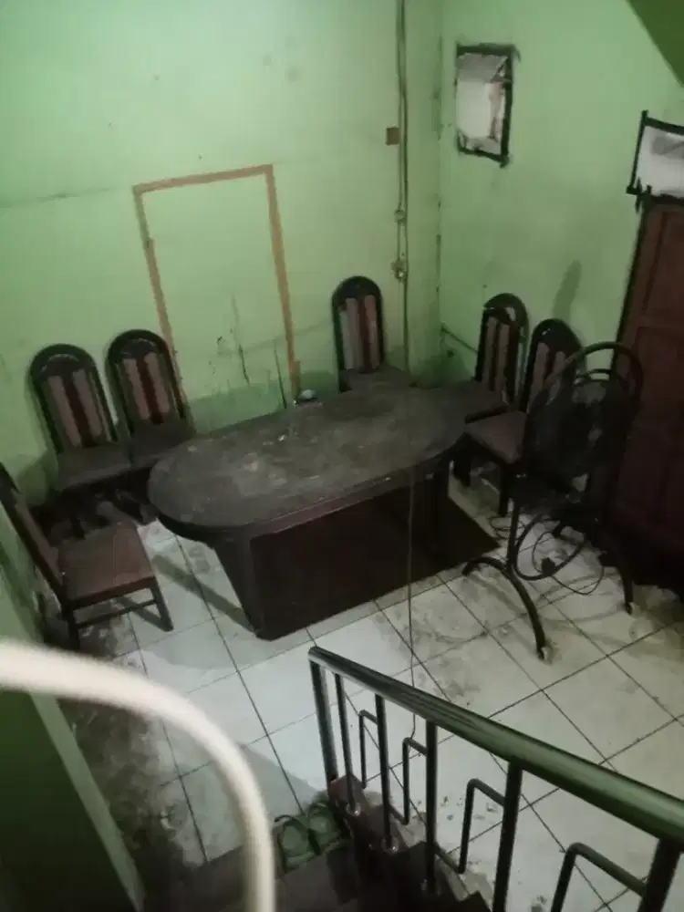 satu set meja dan kursi jati