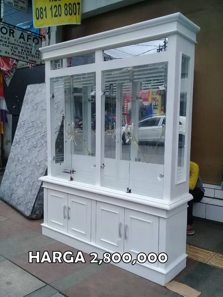 LEMARI PAJANGAN LEMARI ARSIP LEMARI HIAS LEMARI CRYSTALL MINIMALIS