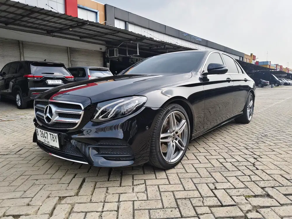 MERCY E300 AMG FACELIFT W213 AT 2019 BLACK ON BLACK LOW KM SUPER COND