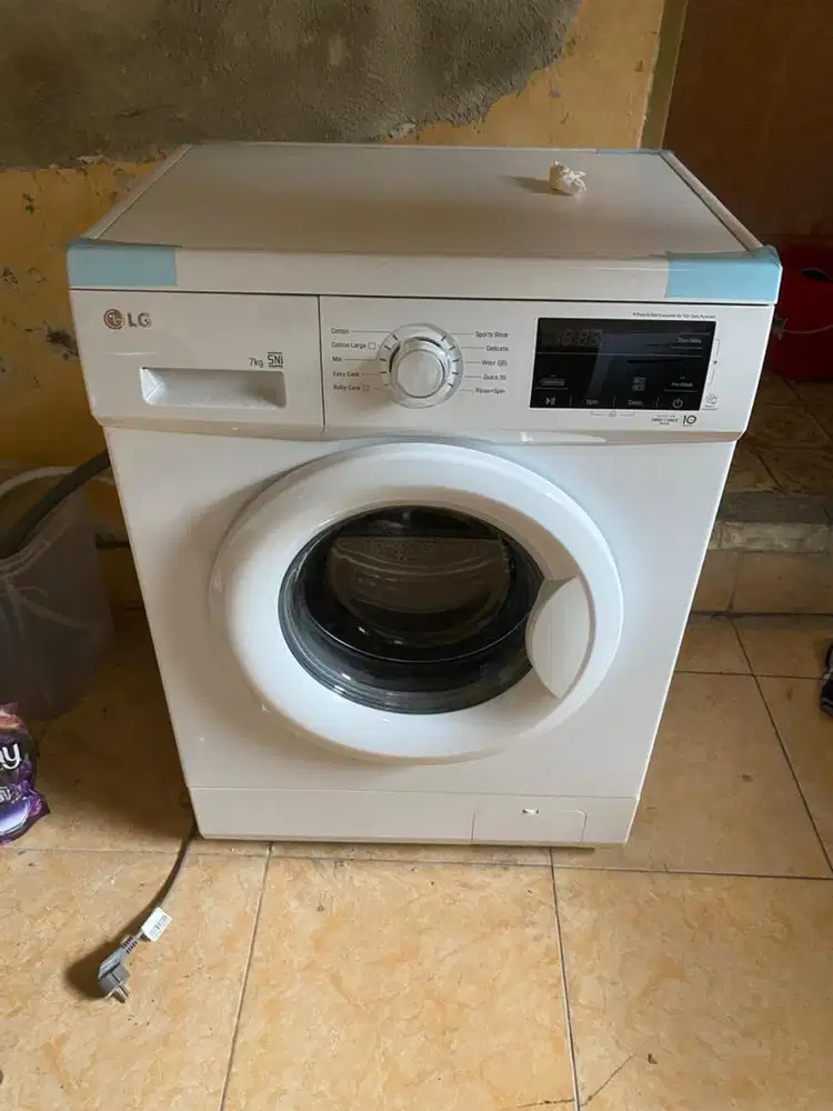 LG Front Load 7 kg model FM1007N3W.