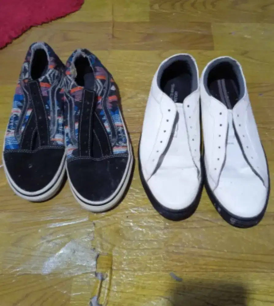 Jual 2 pasang sepatu ukuran 40