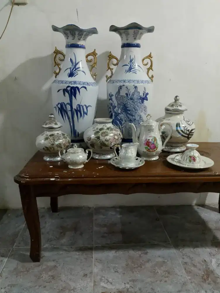 Dijual keramik (guci, teko, piring dan gelas) merk H.S. Japan (Jepang)
