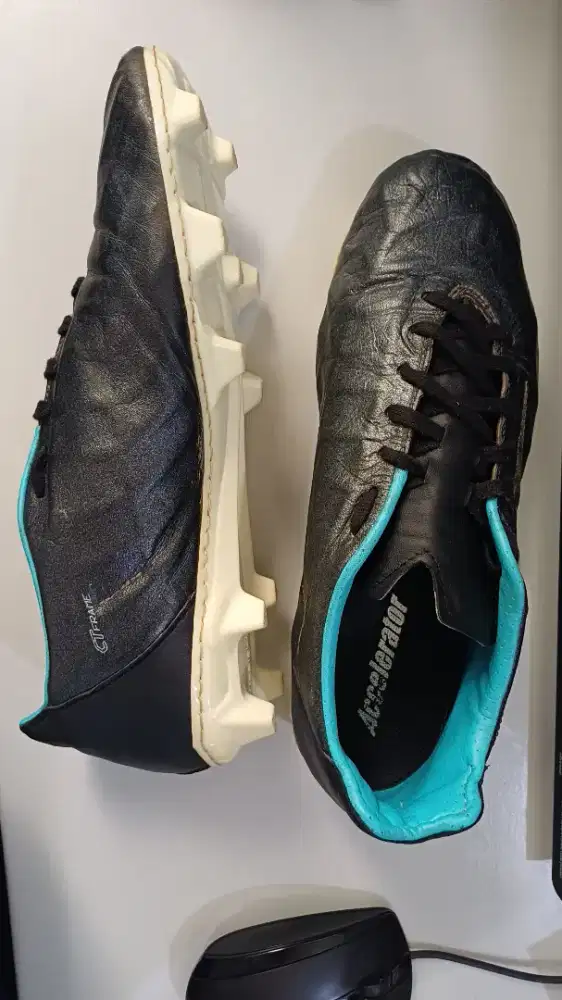 sepatu bola mizuno rebula mij
