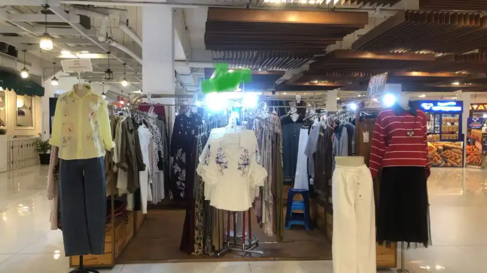Dijual sepaket perlengkapan jualan baju