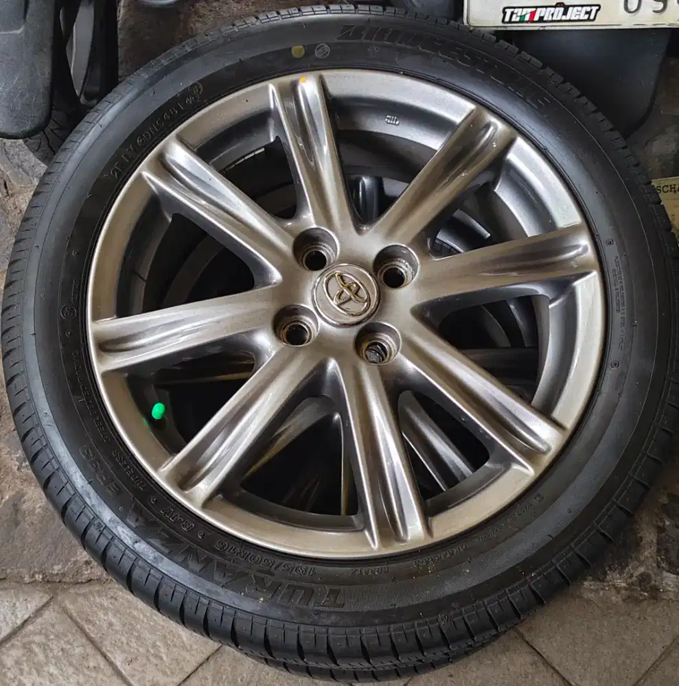 Velg racing bawaan toyota yaris R16 pcd 4x100 grey + ban 195/55 R16