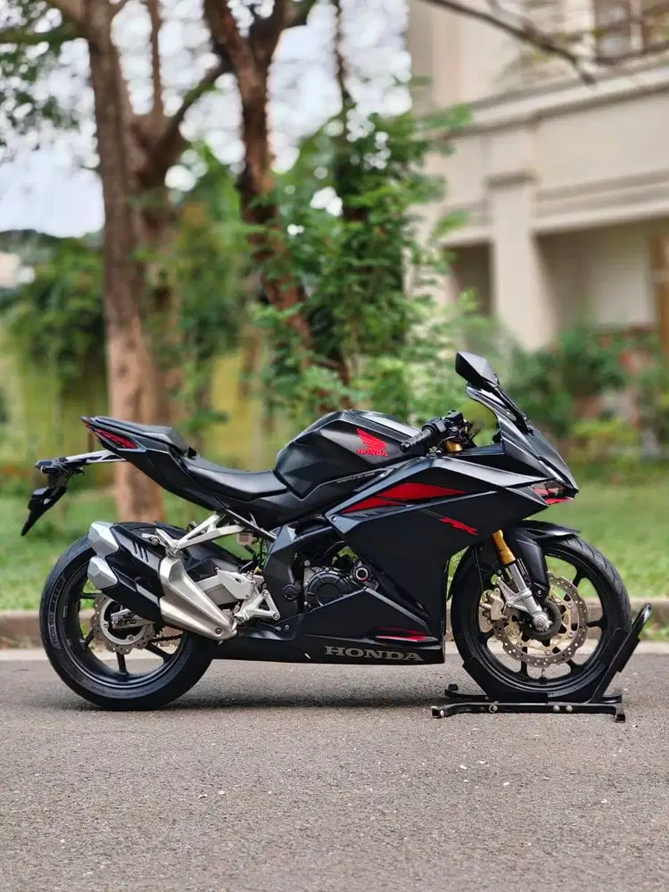HONDA NEW CBR250RR ABS HITAM 2017 KM 4K PAJAK ON MULUS RASA BARU