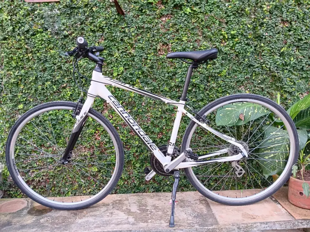 Sepeda Hybrid CANNONDALE Quick 5 size S (157-170cm)