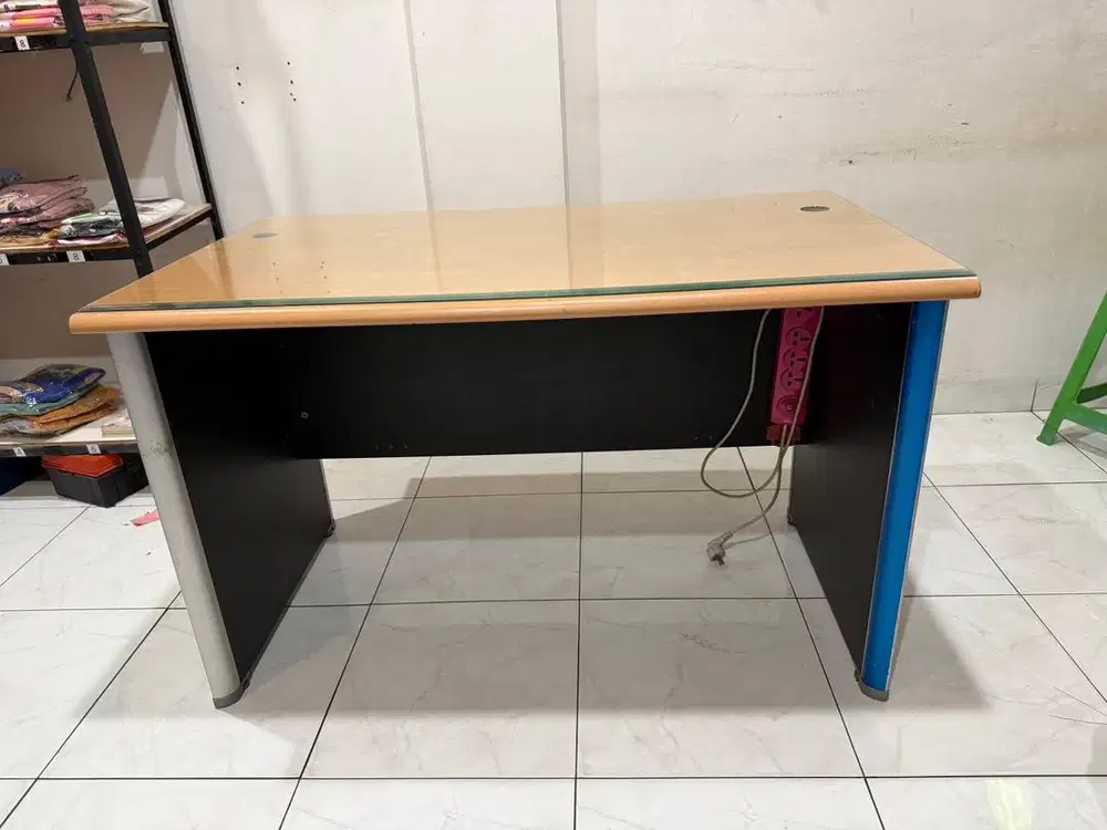 Meja Kantor masih bagus