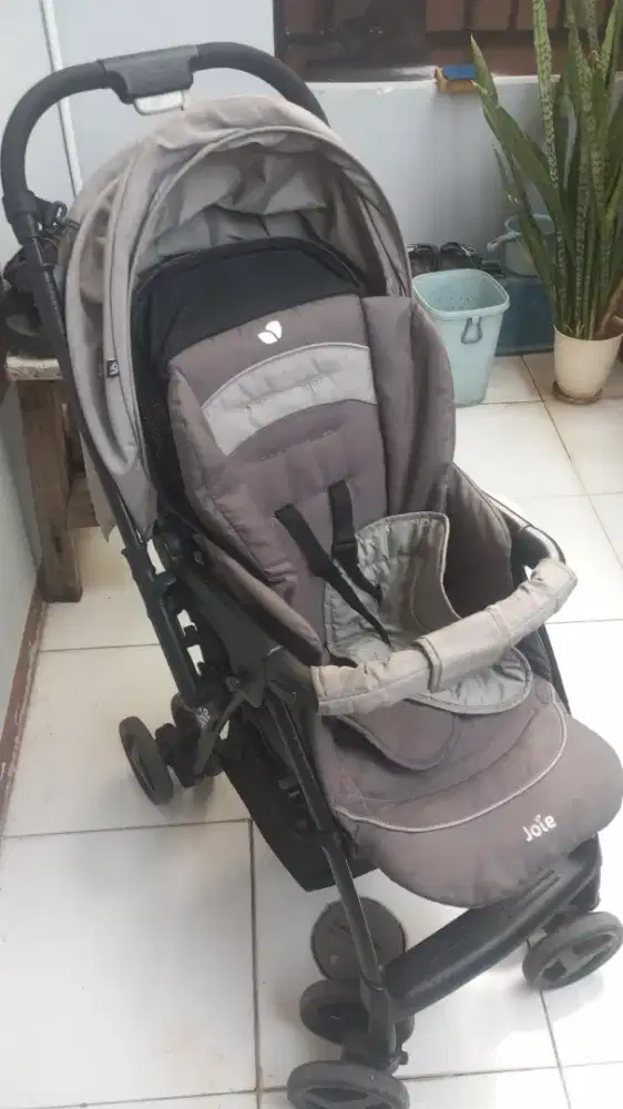 Stroller dan gendongan bayi