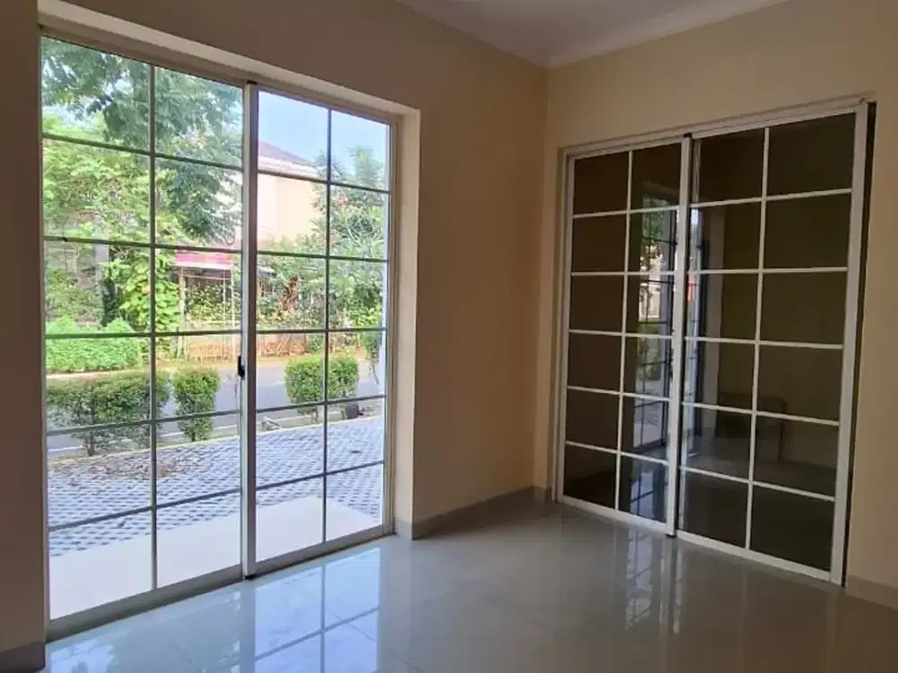Premium Corner House for Rent-West Europe Hook