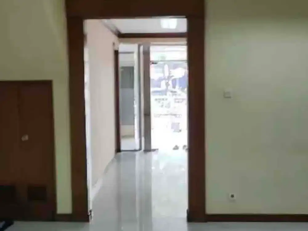 Disewakan ruko ex bank siap pakai strategis  tengah kota di gambir jakarta pusat