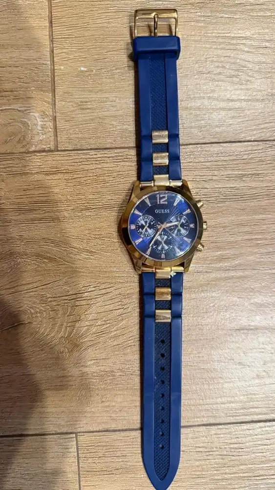 Jam tangan Guess
