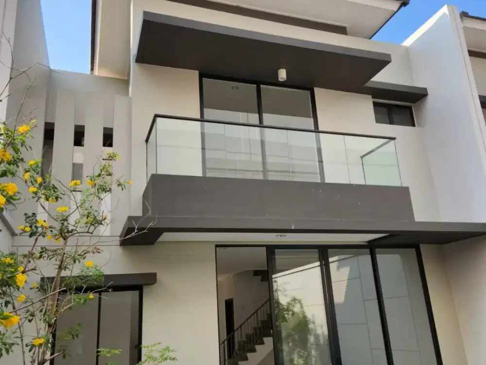 Dijual Rumah di Simprug Village Pik 2, Uk.8x27m2, Kosongan, Kondisi Tersewa Smp Juni 2027