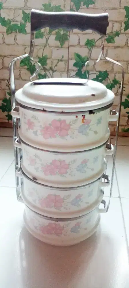 Rantang Enamel.