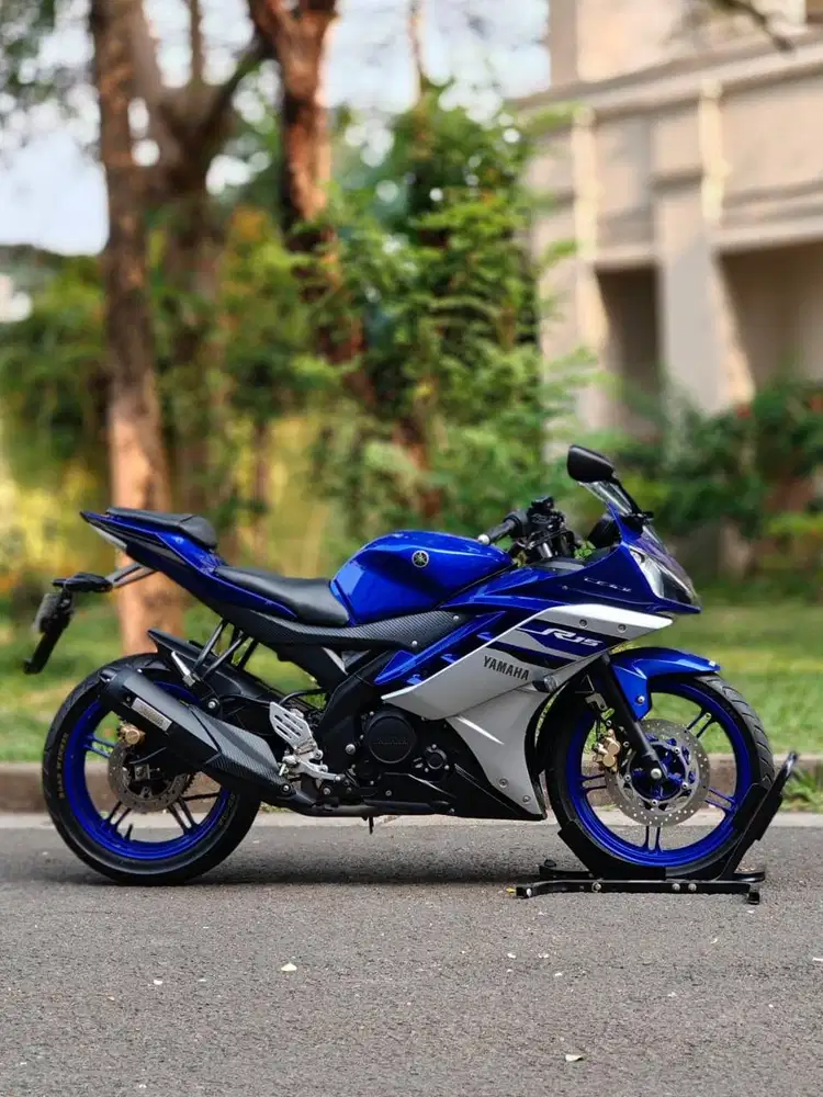 YAMAHA R15 V2 2016 BIRU SILVER KM 10K PAJAK ON LIKE NEW