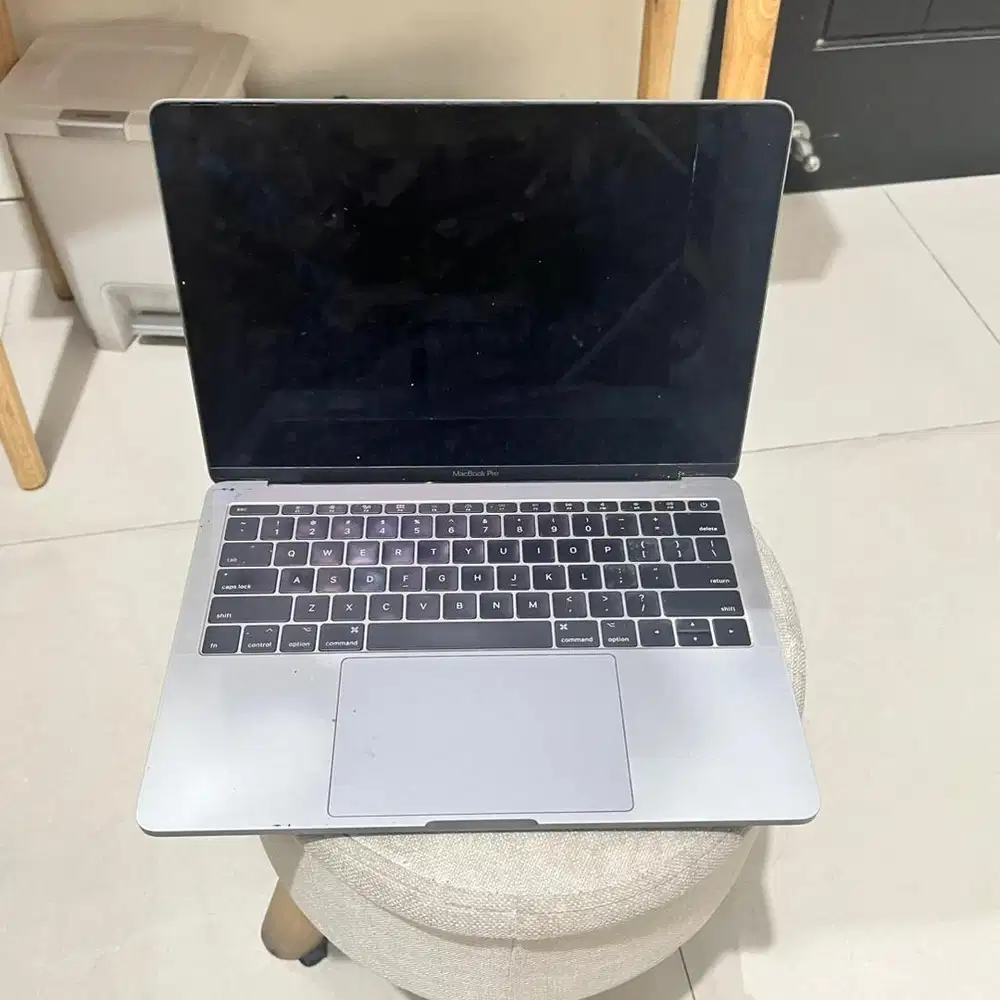 Macbook pro 2017 8gb ssd 256gb 3jt (nego)