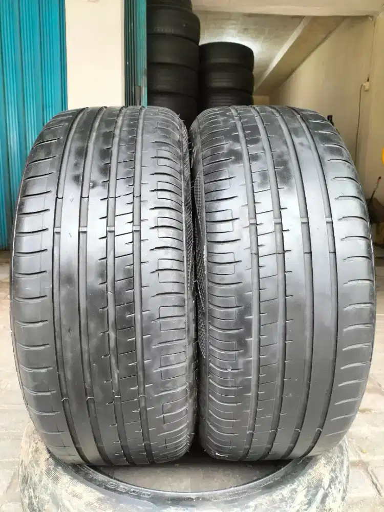 BAN 215/50 R18 ACCELERA PHI-R