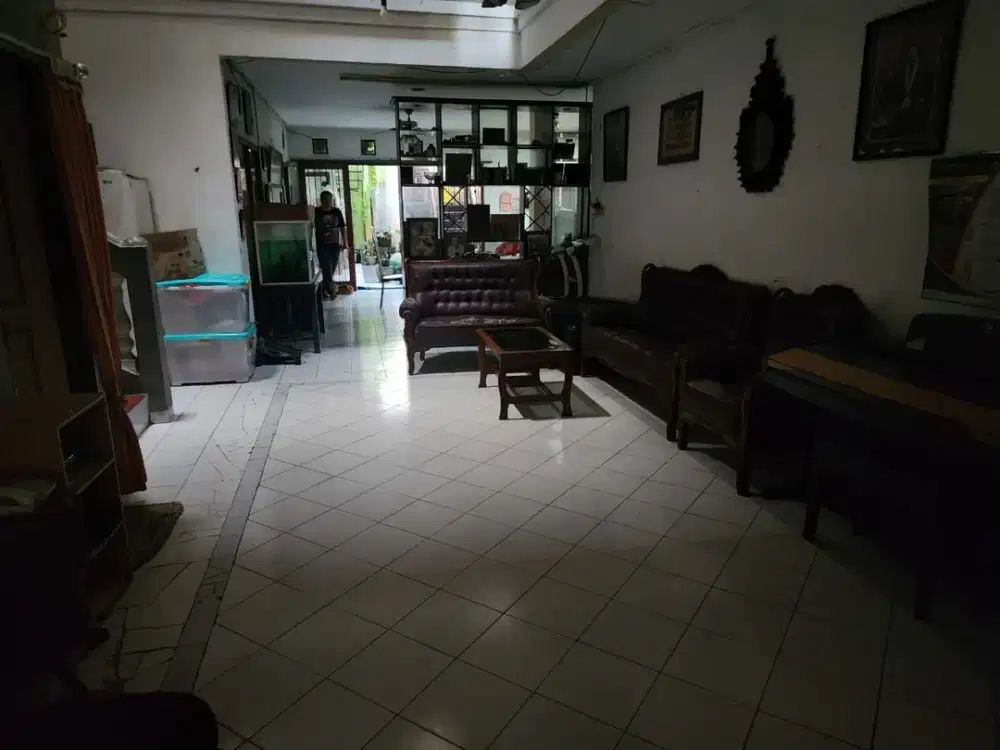 Rumah 7Br cocok untuk dibuat mess karyawan disewakan di BSD Sektor 1.6 Griya Loka, Tangerang