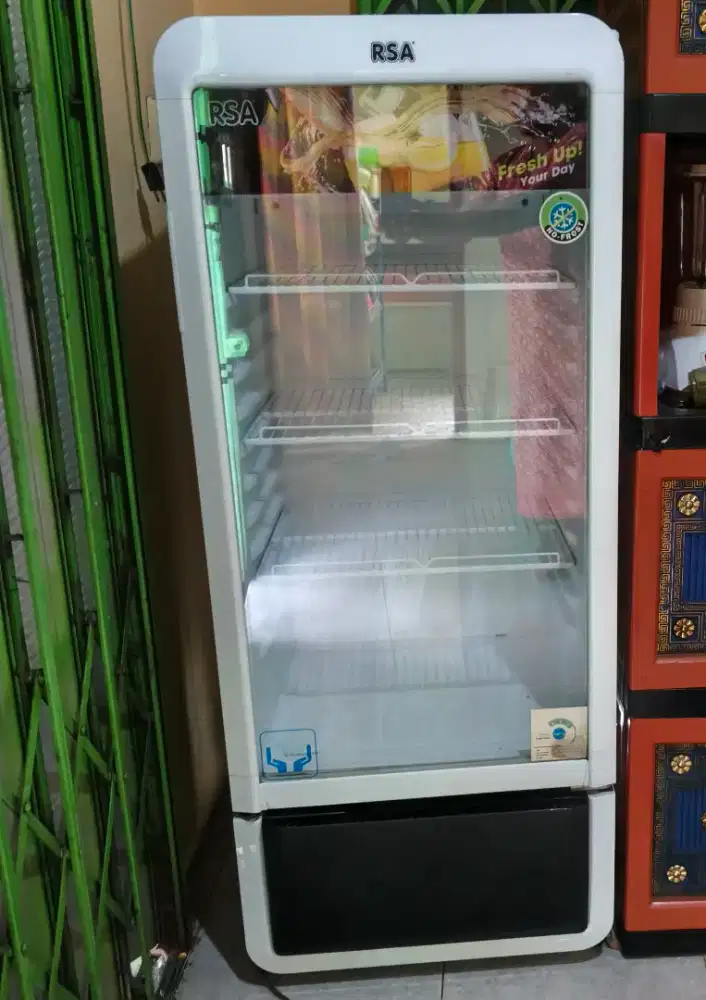 Di Jual Showcase
