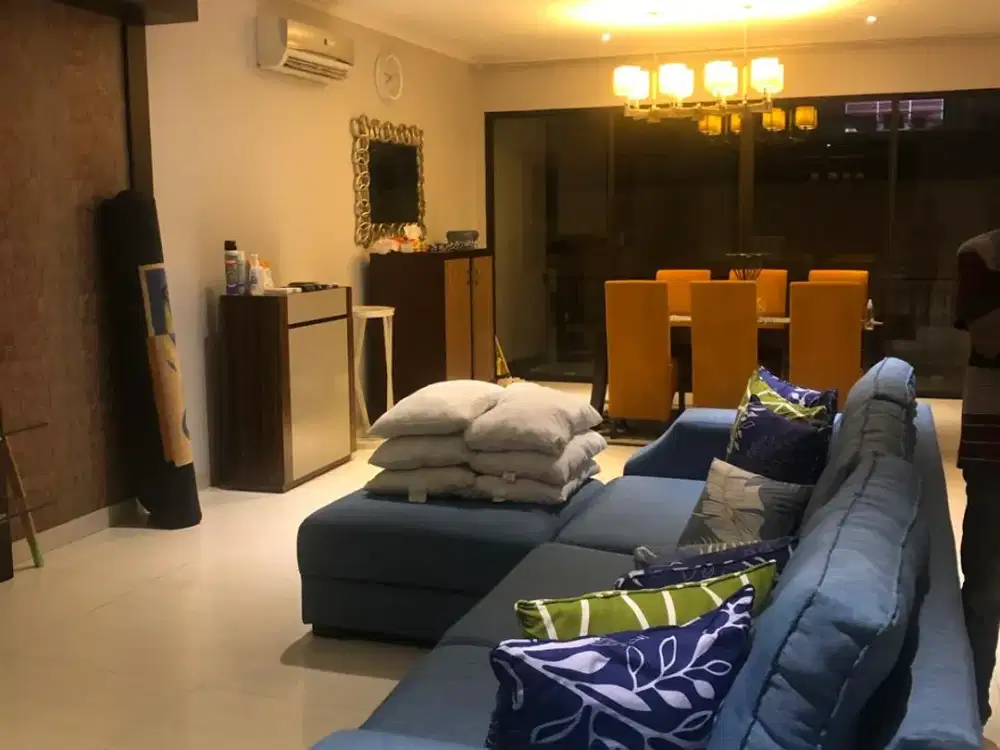 Rumah Townhouse Fully Furnished di Kemang Hills Residence, Ampera Jakarta Selatan