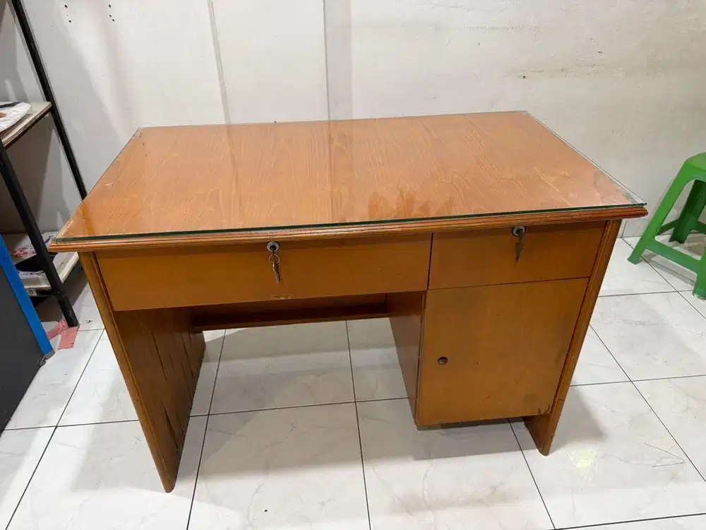 Meja Kantor Bekas
