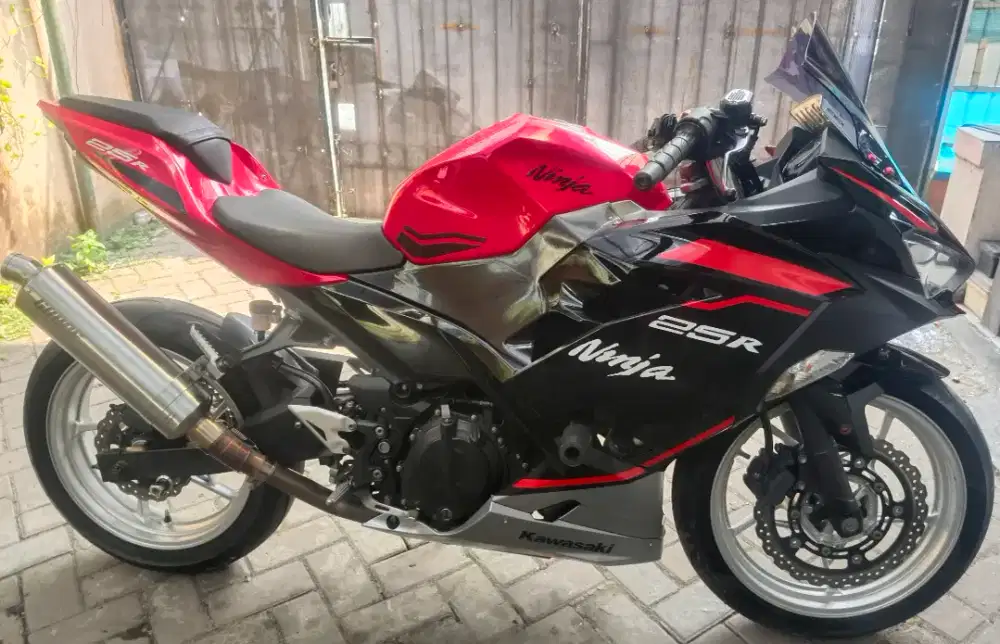 New Kawasaki ninja 250 fi 2018 warna merah surat lengkap