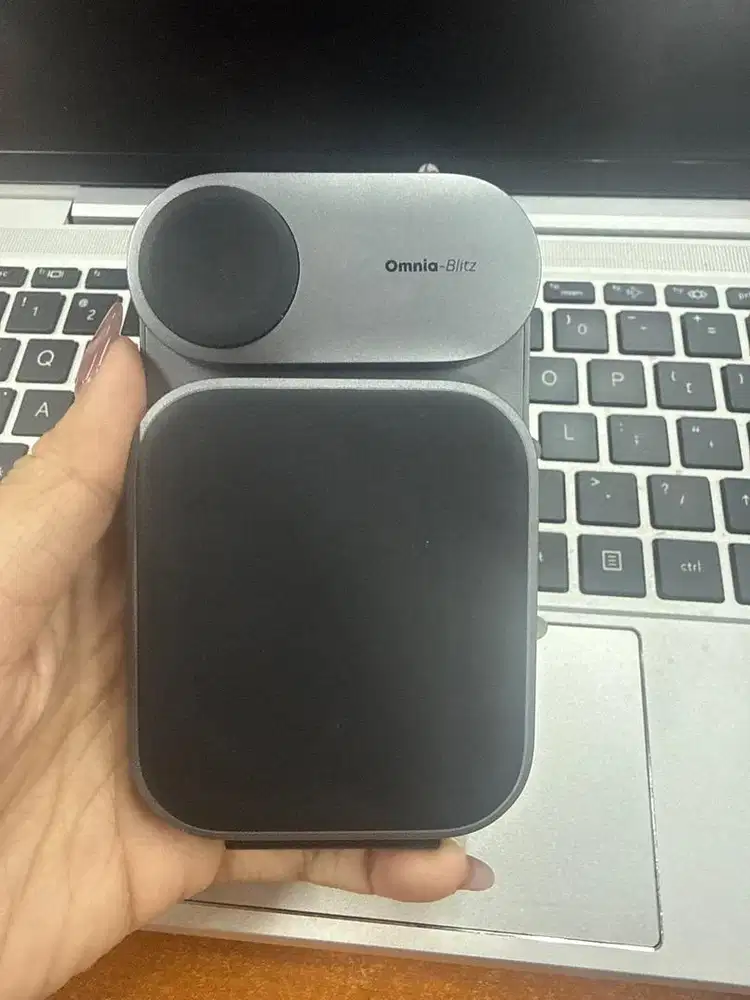 Charger universal aukey multifungsi