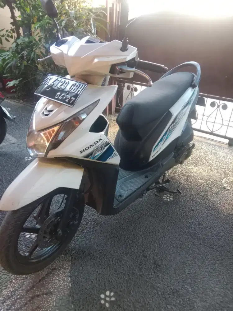 BUC di jual honda beat putih dg apa adanya