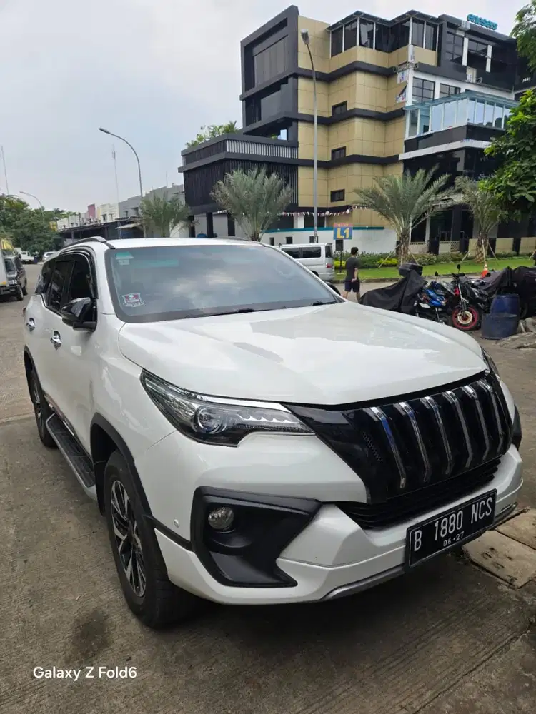 Dijual Mobil Aset Perusahaan Toyota Fortuner 2.4 VRZ 4x4 Diesel AT2018