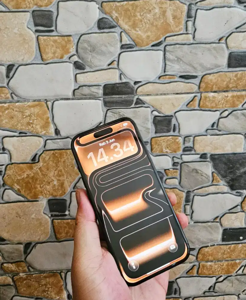 iphone 15 5G Metalik Black resmi