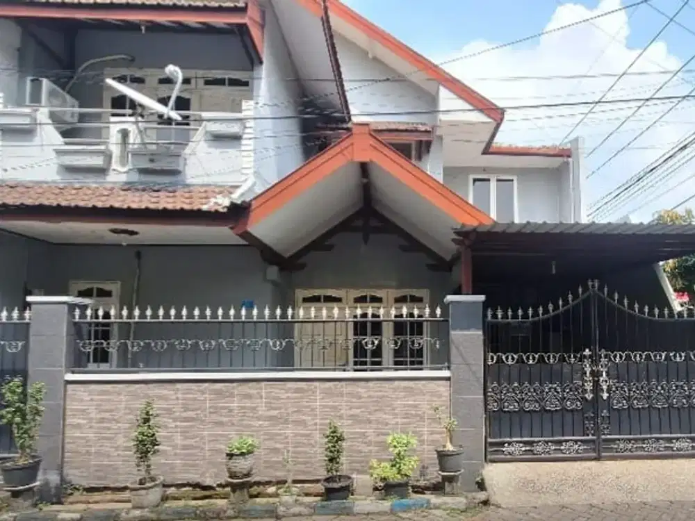 Dijual Rumah 2 Lantai HOOK  Rumah tinggal nyaman di Griya Kebraon Barat Surabaya Selatan