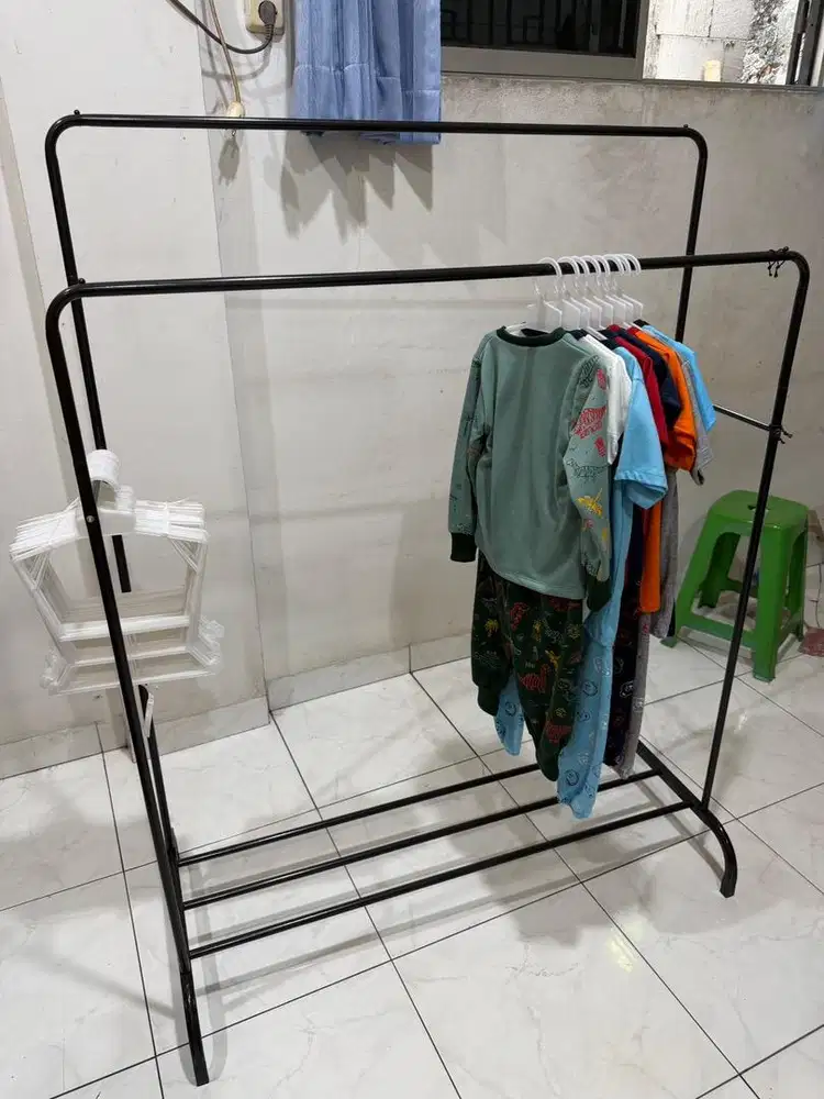 Rak Baju / Gawang Baju Bekas