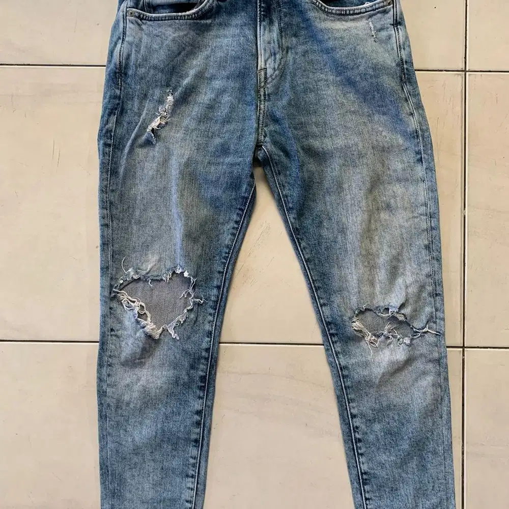 H&M Skinny & Denim Slim Jeans Light Denim Blue Ripped & Washed, Celana