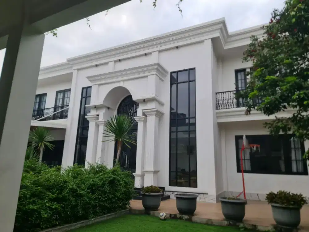 Dijual rumah mewah ada Pool di Komplek Bulog Jatiwarna Bekasi