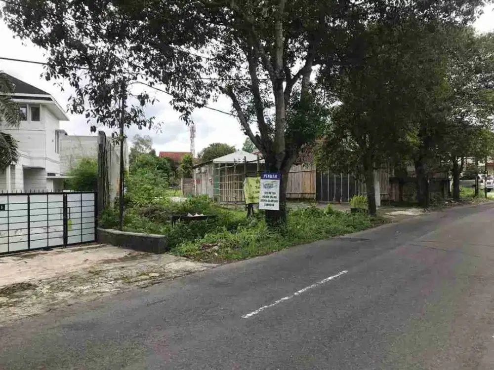 Dijual tanah luas dekat amplaz