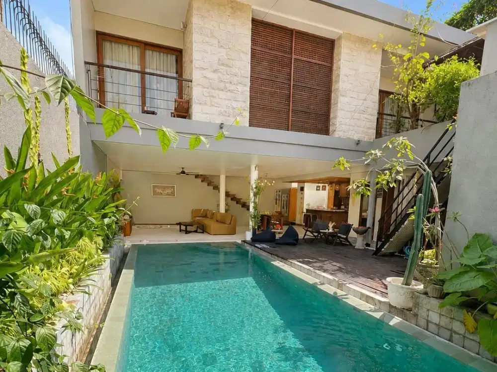 MODERN TROPICAL VILLA DI UMALAS KEROBOKAN DEKAT PANTAI