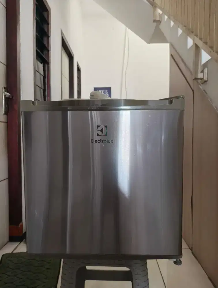 Electrolux EUM0500BD Mini Fridge 50L