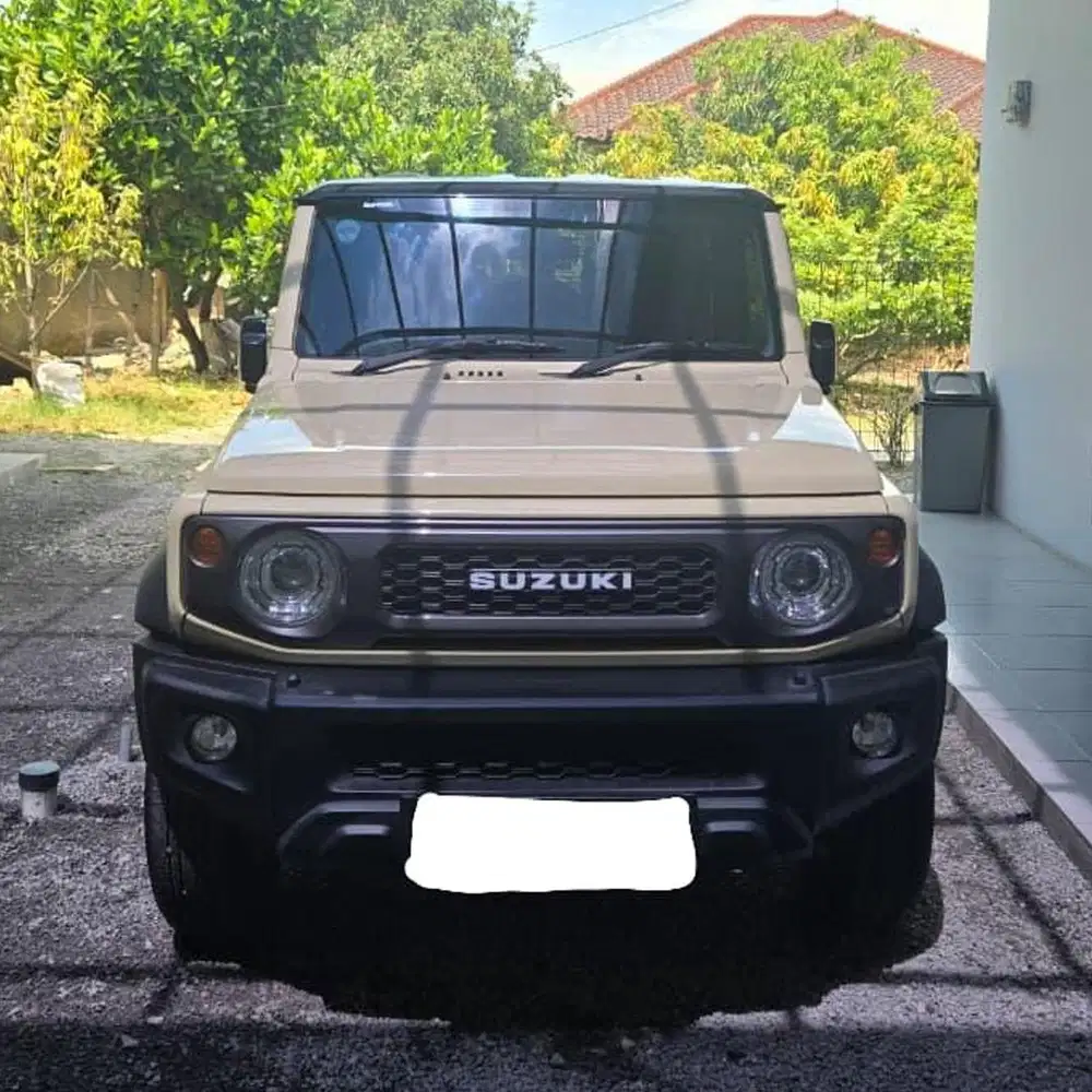Suzuki Jimny 5-Door Two Tone AT Metallic Chiffon Ivory + Pearl Black