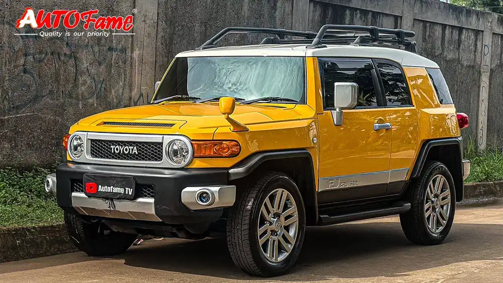 Toyota FJ Cruiser 4x4 AT Fullspec NIK 2017 Yellow On Black