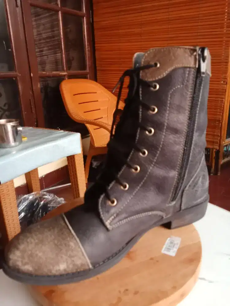 PRELOVED Sepatu Boots MALDINI, bahan kulit, Size 39, COD Cijantung Dsk