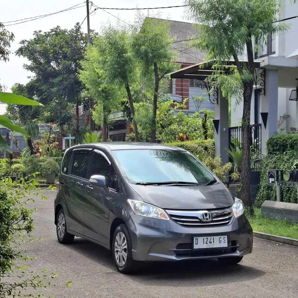 TERISTIMEWA! HONDA FREED PSD 1.5 AT FACELIFT 2012