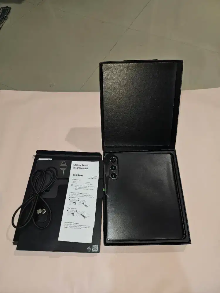 Dijual samsung Z fold 5 black phantom internal 1tb ram 12gb istimewa