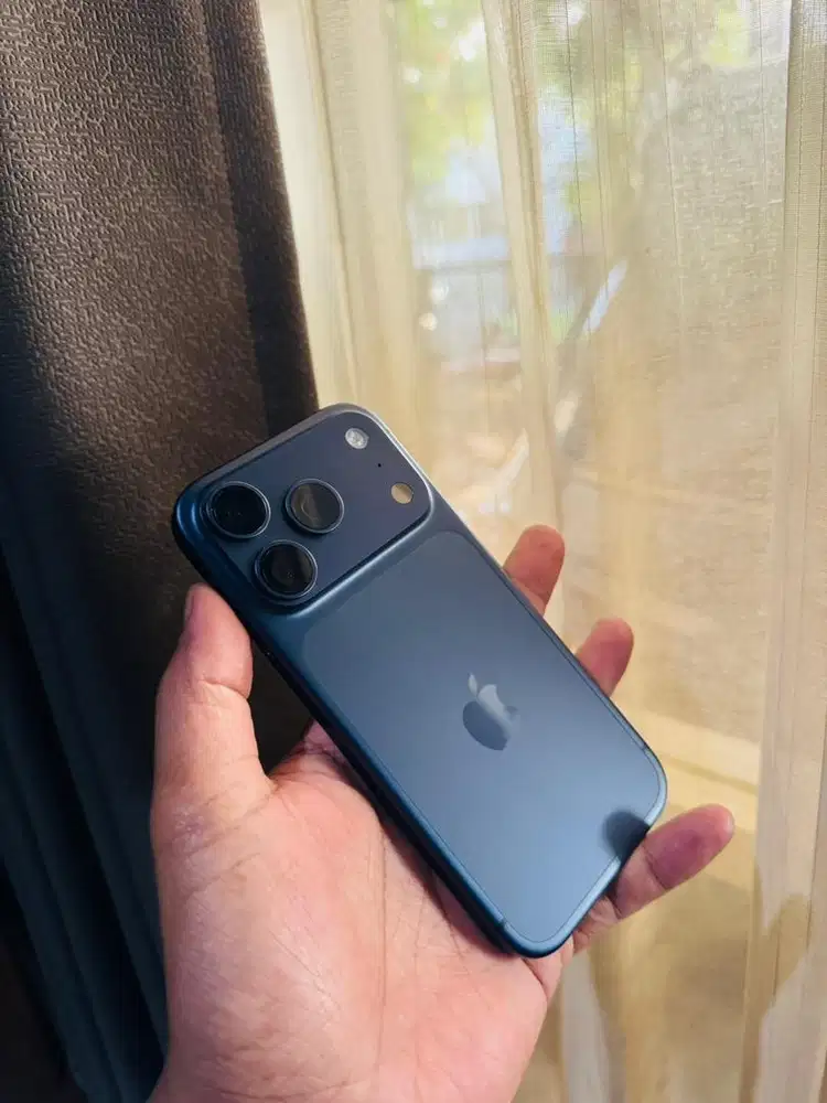Iphone 17 pro 256 ibox blue garansi On 2027