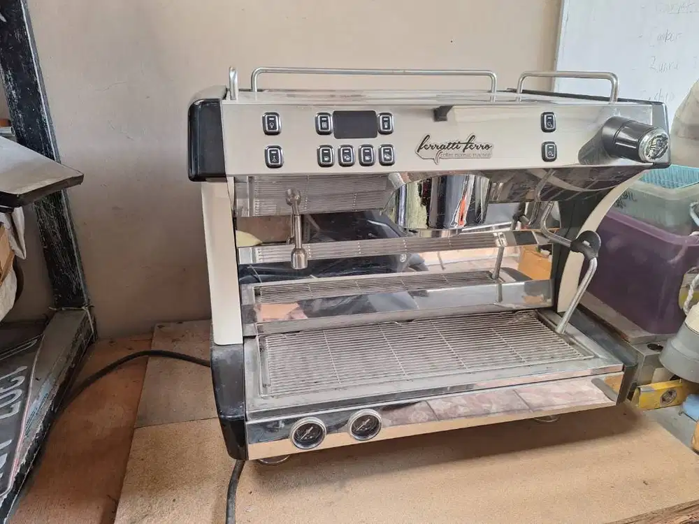 Mesin espresso Ferrati Ferio type FCM 3101, dijual, milik pribadi.
