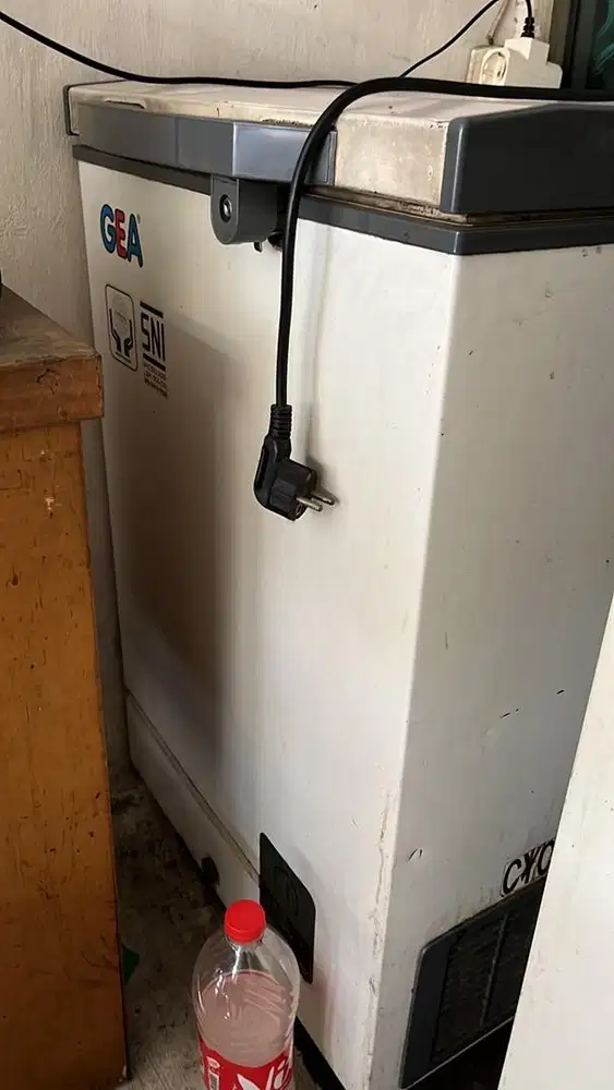 Di jual frezer GEA 100liter
