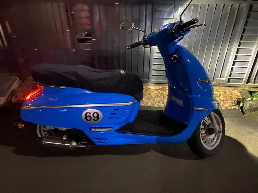 Scooter Peugeot Django 150