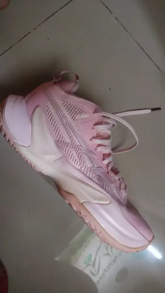 sepatu voli anak perempuan