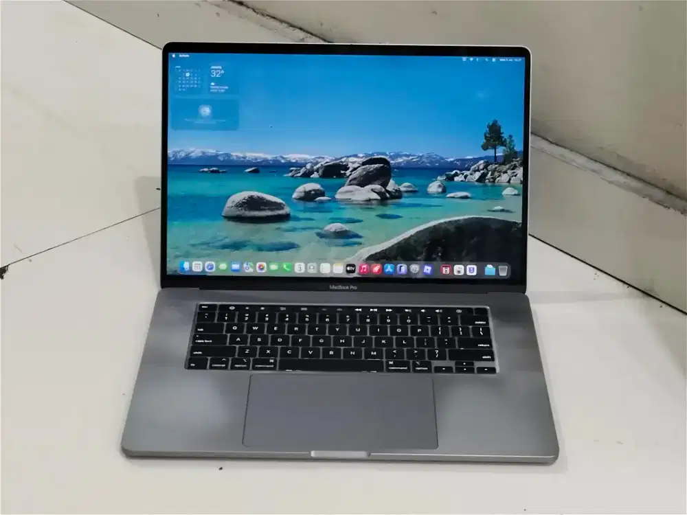 MacBook pro touchbar 16 inch intel core i7 ram 16 gb ssd 512 gb